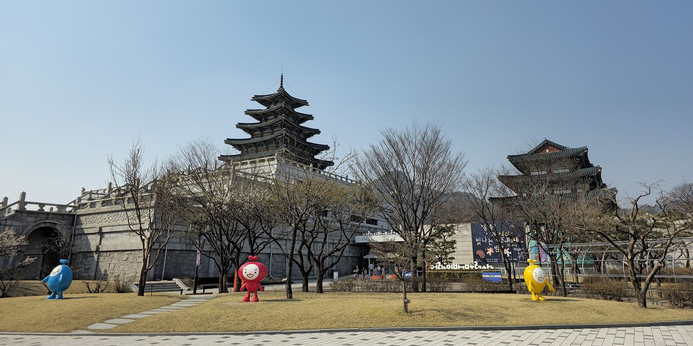Khuôn viên Bảo tàng Dân gian Quốc gia trong cung Gyeongbokgung, nơi có bảo tàng dành cho trẻ em