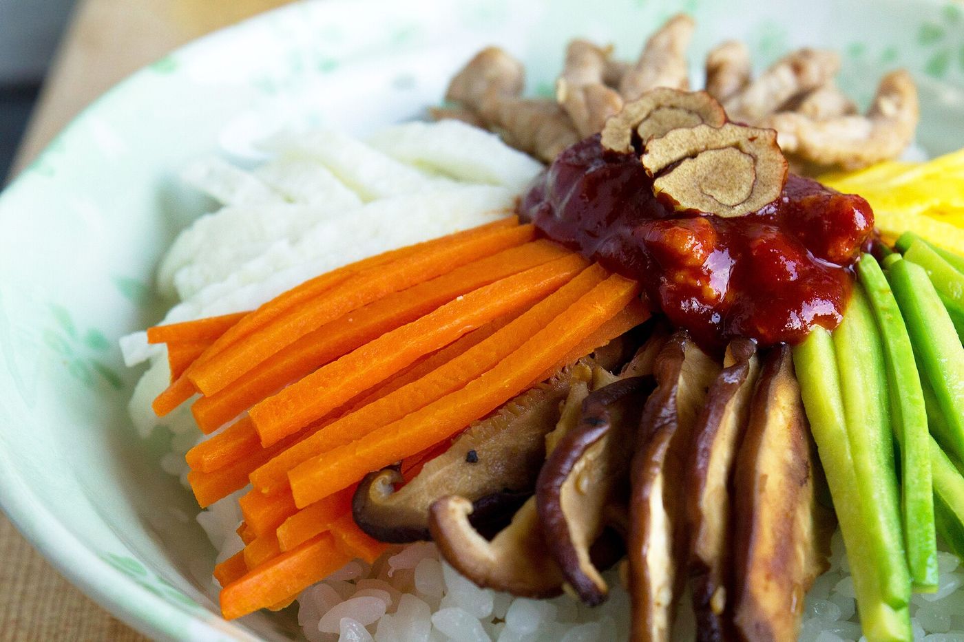 Bibimbap, cơm trộn rau củ và tương ớt kiểu Hàn Quốc