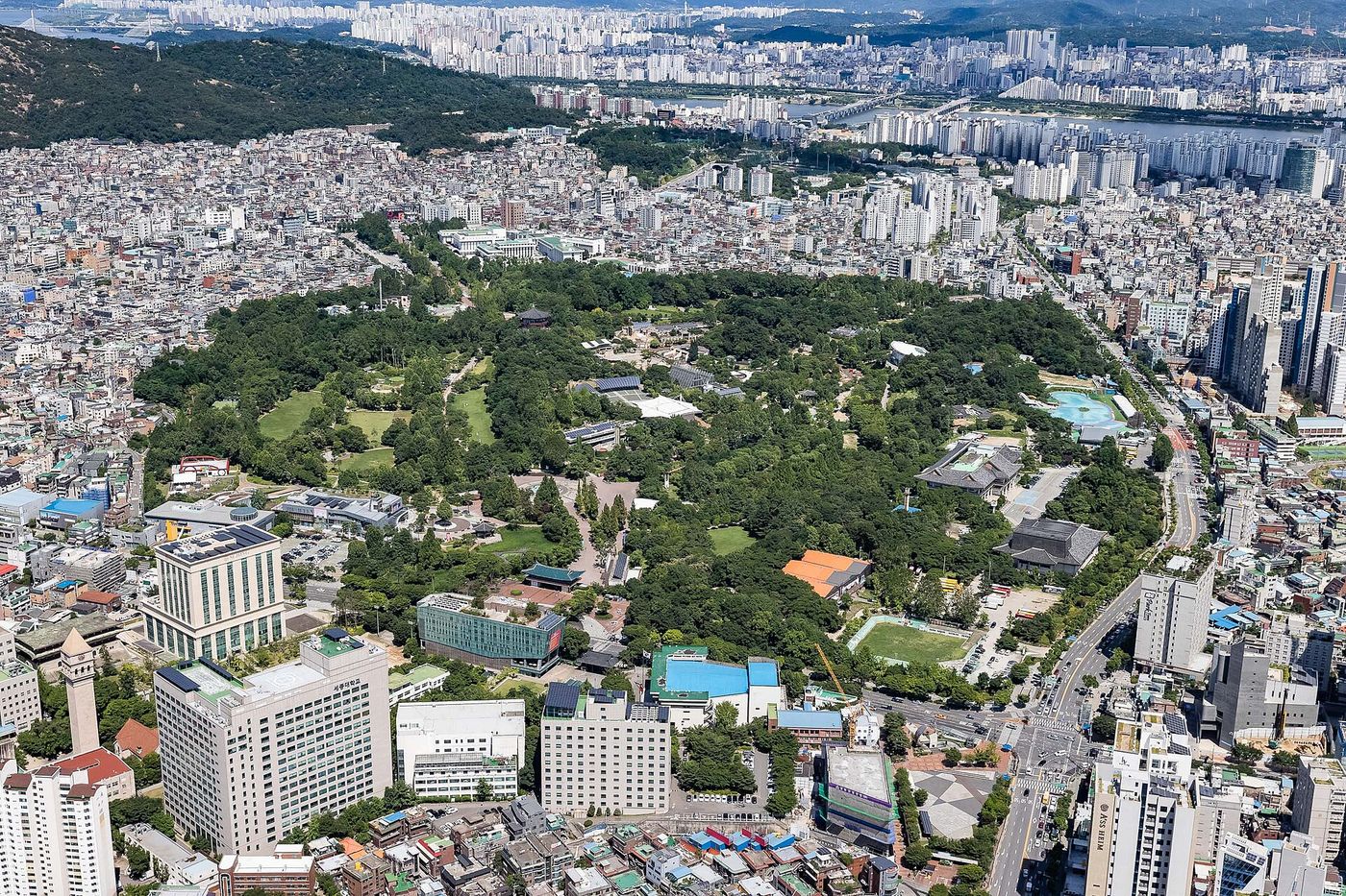 Công viên Trẻ em Seoul nhìn từ trên cao, một mảng xanh lớn giữa thành phố