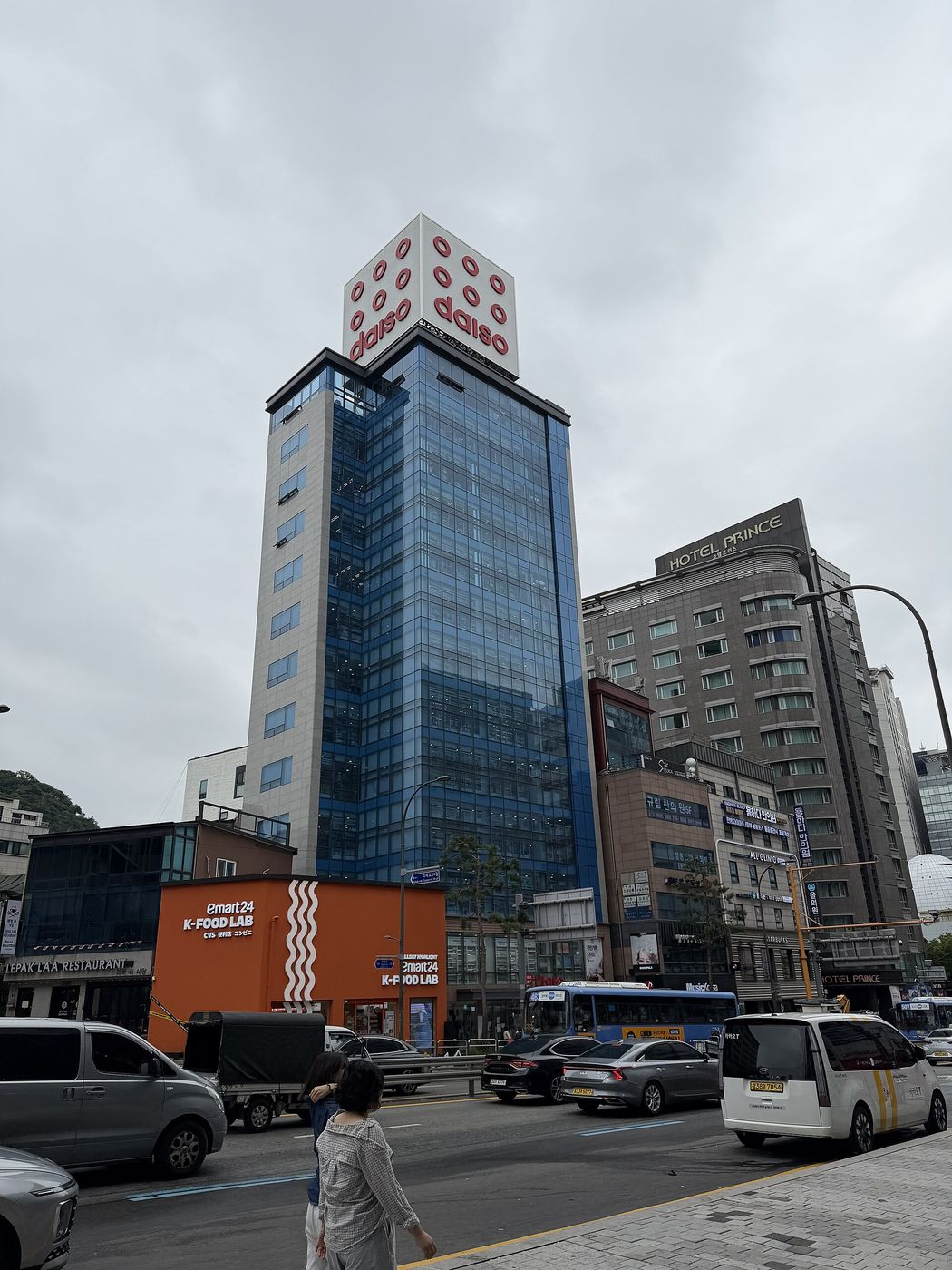 Tòa nhà nhiều tầng của cửa hàng Daiso ở Myeongdong