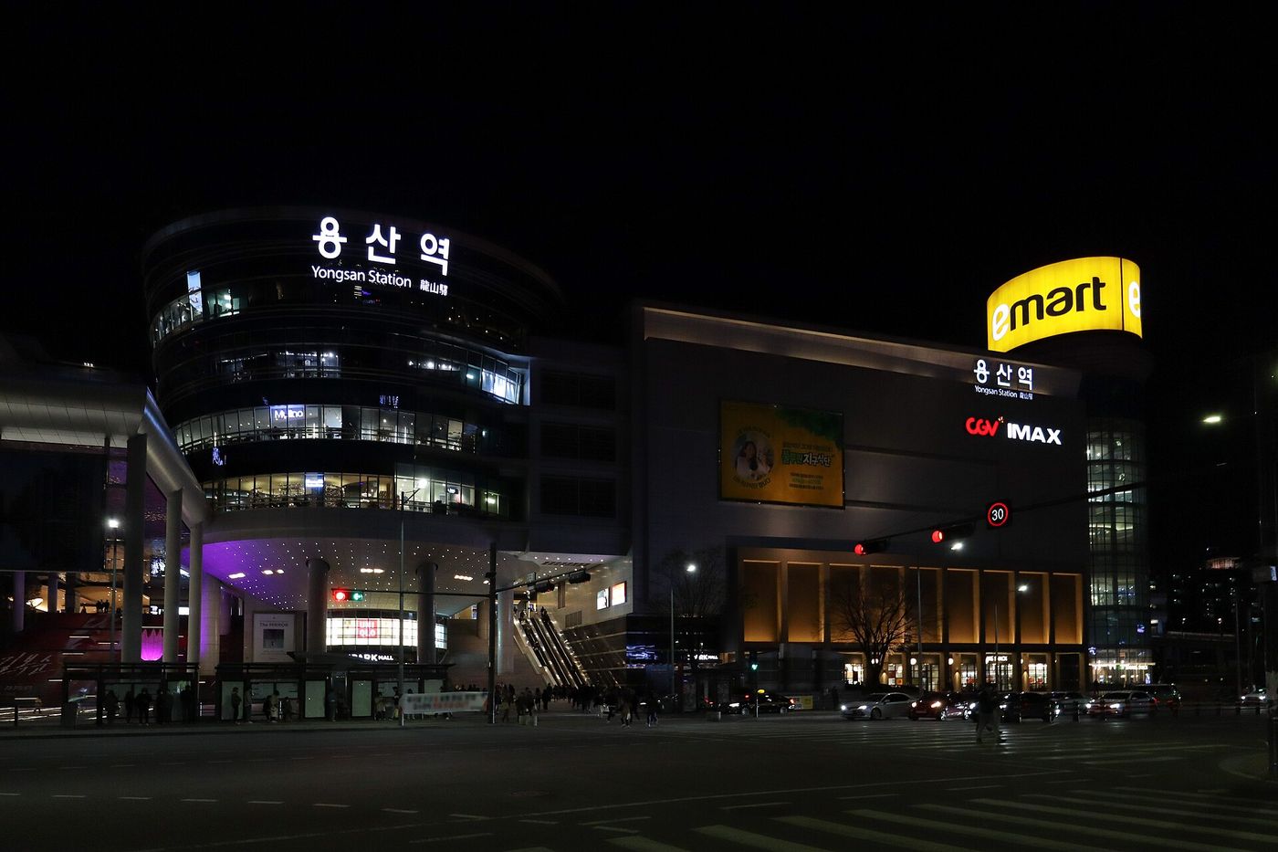Ga Yongsan về đêm, nơi đi tàu KTX tới Jeonju, Gwangju, Mokpo, Yeosu