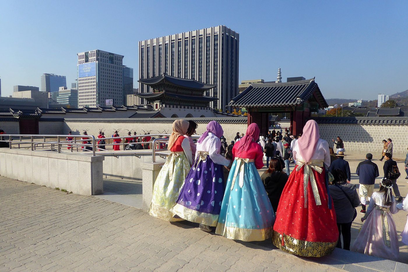 Thuê hanbok dạo cung điện ở Seoul: thuê ở đâu, mặc thế nào và những điều cần biết