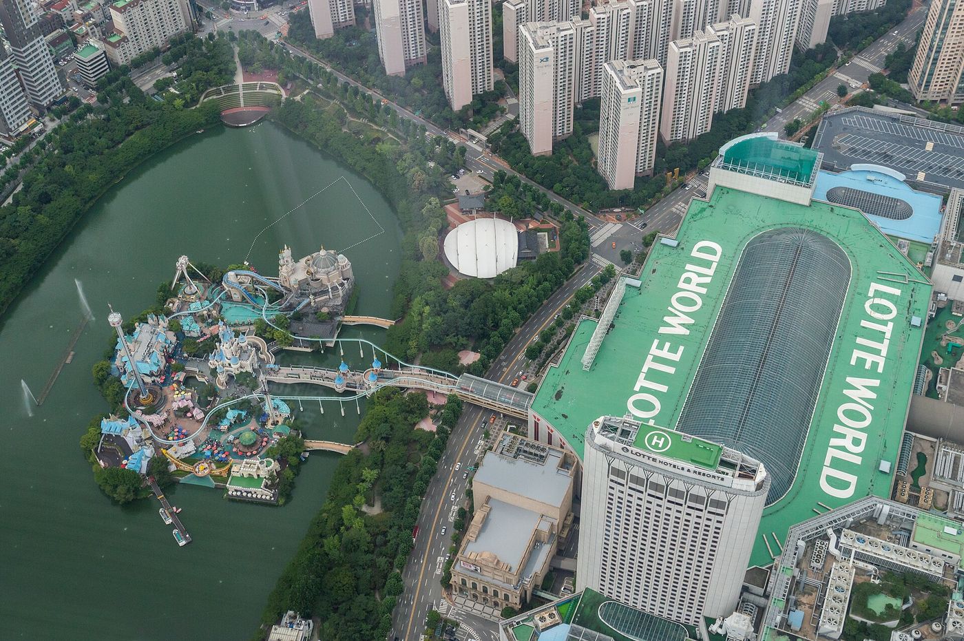 Lotte World và Lotte World Tower ở Jamsil: giá vé, khu trong nhà và ngoài trời, đài quan sát Seoul Sky