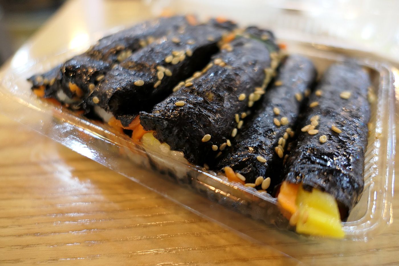 Mayak kimbap, cuộn cơm nhỏ chấm nước tương mù tạt