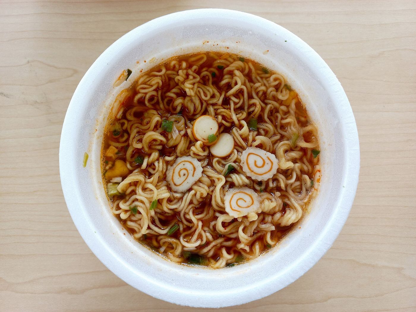 Mì ly Yukgaejang của Nongshim đã chế nước sôi