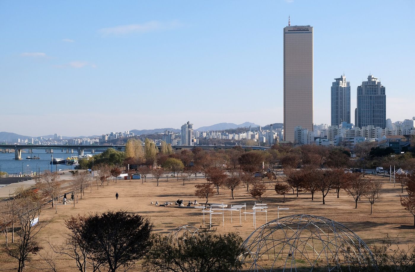 Công viên sông Hàn ở Seoul: nấu mì bằng máy tự động, thuê xe đạp và xem đài phun nước cầu vồng